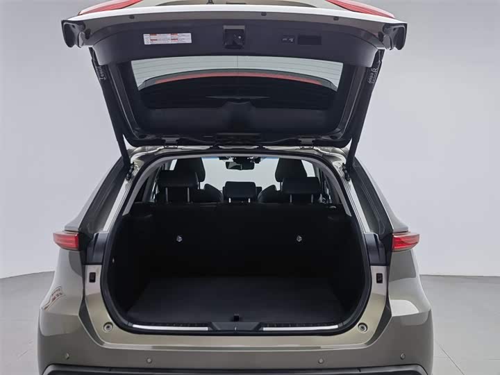 Фото 16 - Toyota Harrier