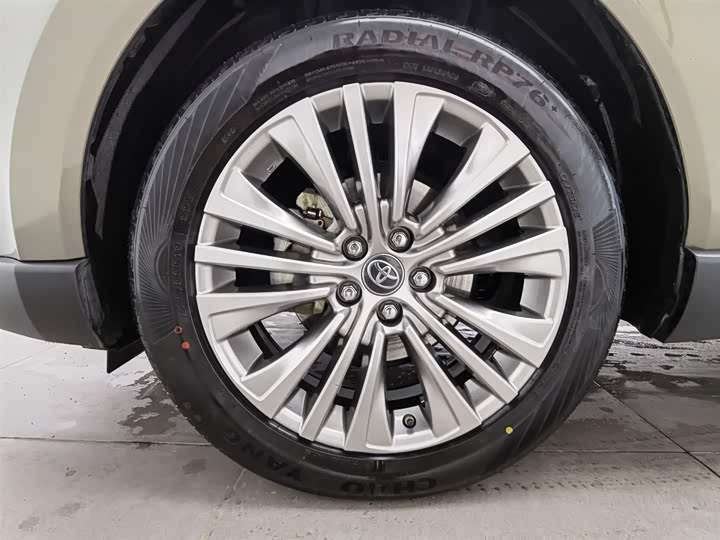 Фото 17 - Toyota Harrier