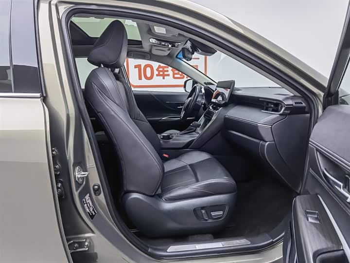 Фото 23 - Toyota Harrier