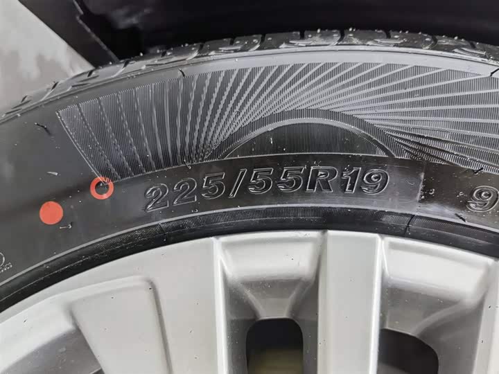 Фото 24 - Toyota Harrier