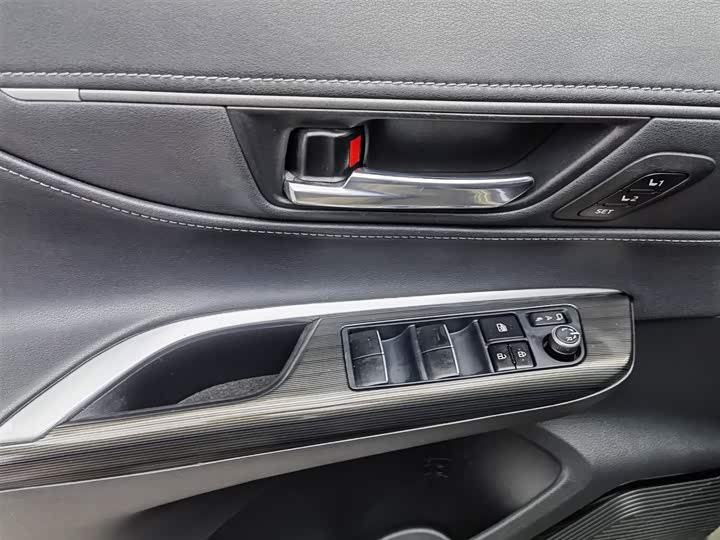 Фото 9 - Toyota Harrier