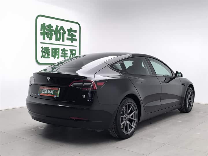 Фото 2 - Tesla Model 3