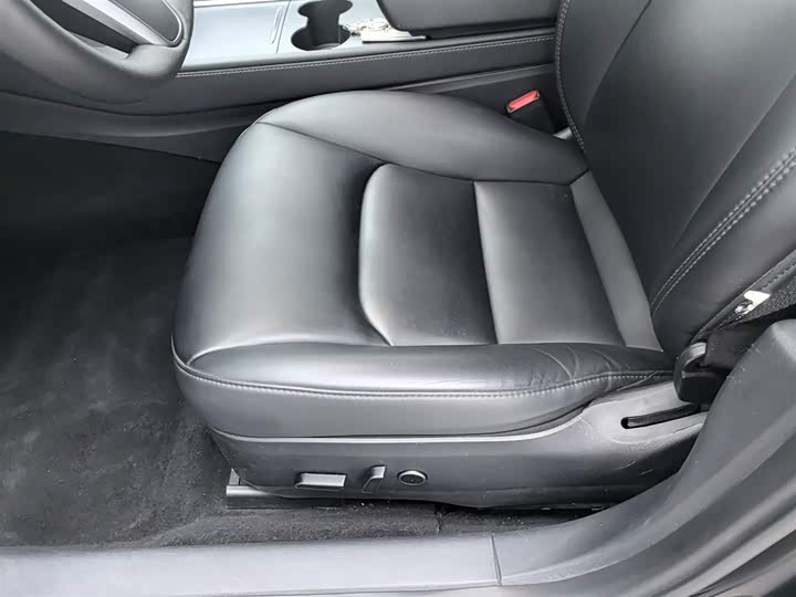 Фото 20 - Tesla Model 3