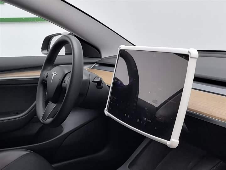 Фото 22 - Tesla Model 3