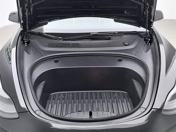 Фото 6 - Tesla Model 3