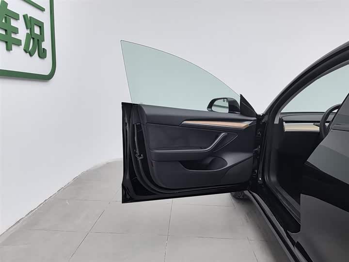 Фото 8 - Tesla Model 3