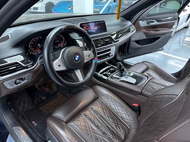 Фото 14 - BMW 7 Series