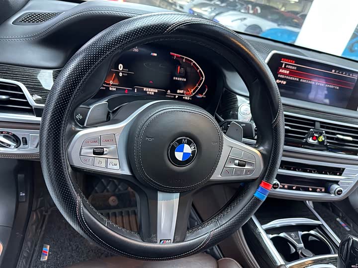 Фото 15 - BMW 7 Series