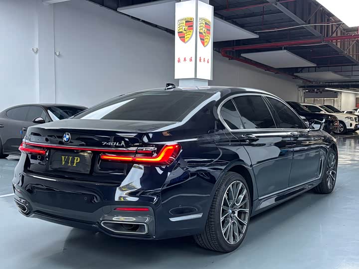 Фото 18 - BMW 7 Series