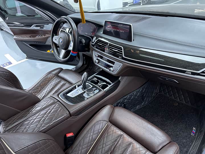 Фото 5 - BMW 7 Series