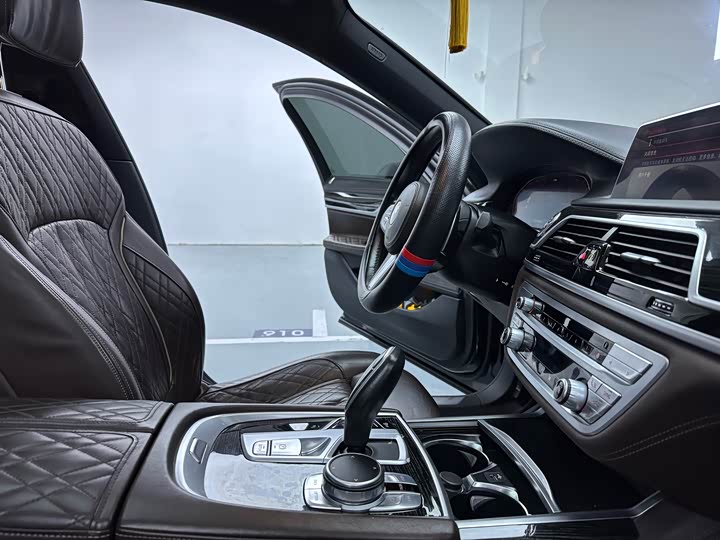 Фото 6 - BMW 7 Series