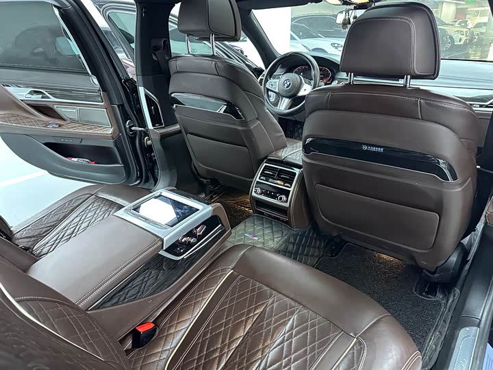 Фото 8 - BMW 7 Series