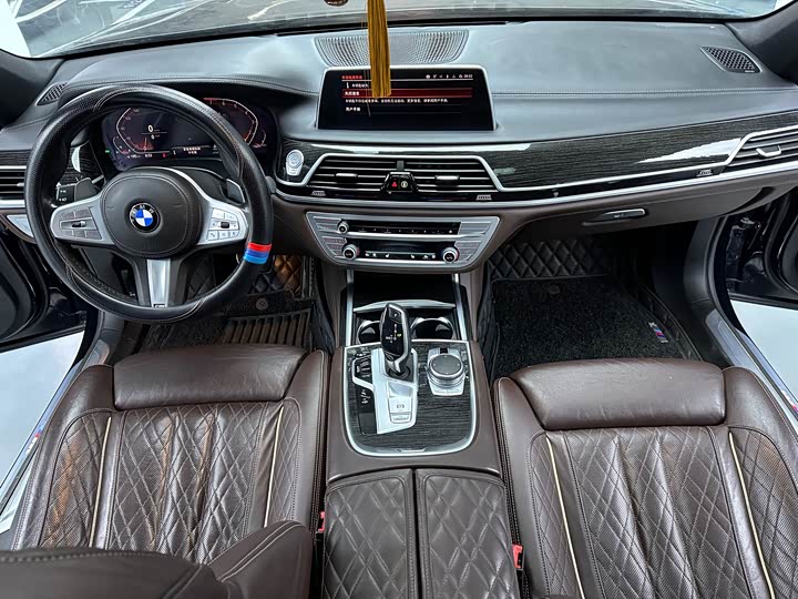 Фото 9 - BMW 7 Series