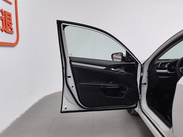 Фото 8 - Honda Civic