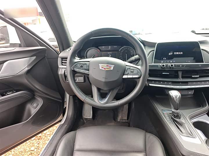 Фото 11 - Cadillac CT4