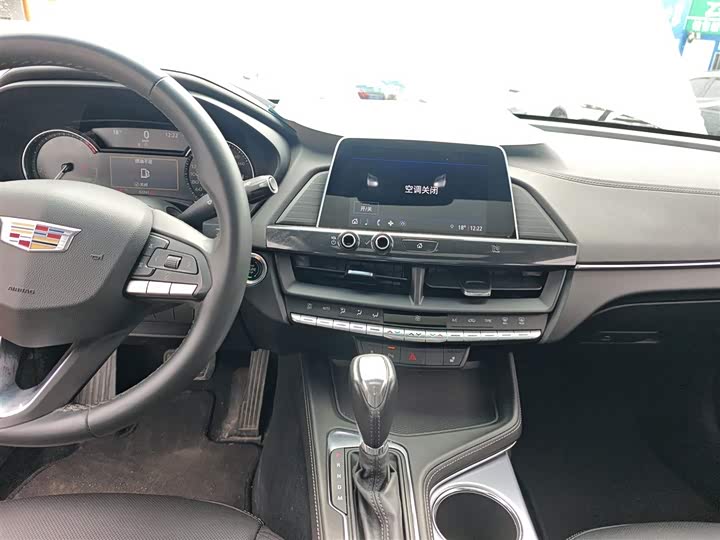 Фото 13 - Cadillac CT4