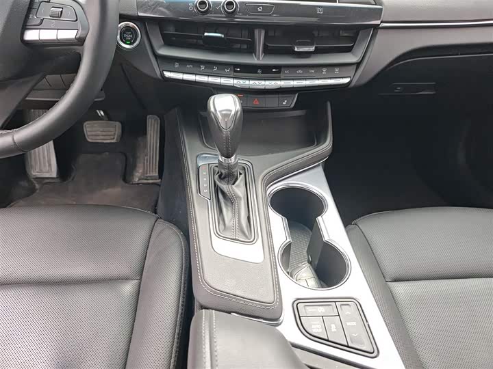 Фото 14 - Cadillac CT4