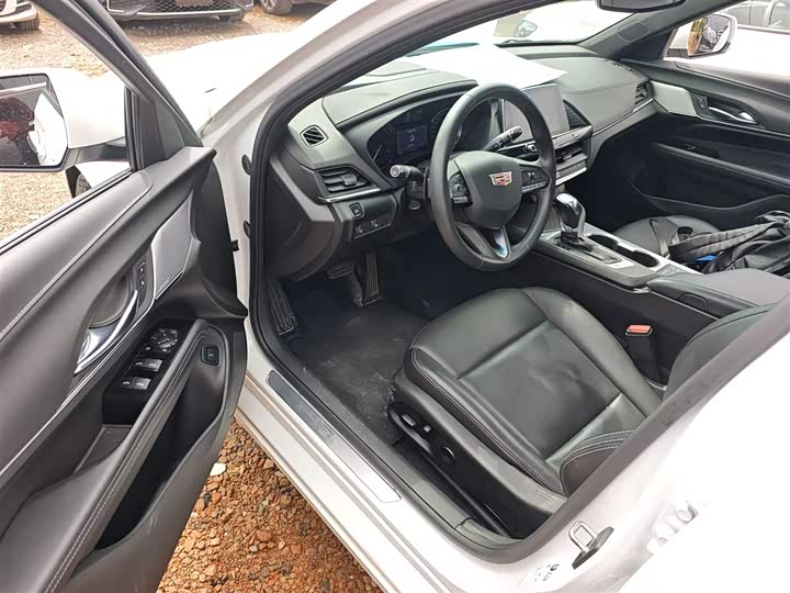 Фото 16 - Cadillac CT4