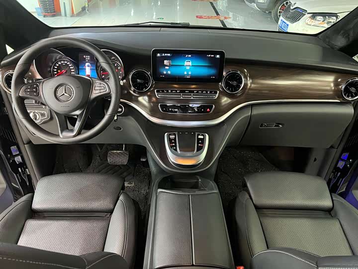 Фото 4 - Mercedes-Benz V-Class