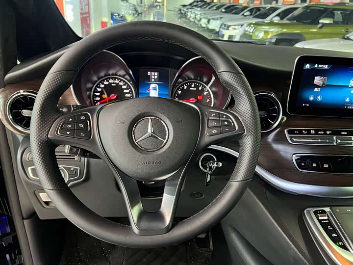 Фото 5 - Mercedes-Benz V-Class