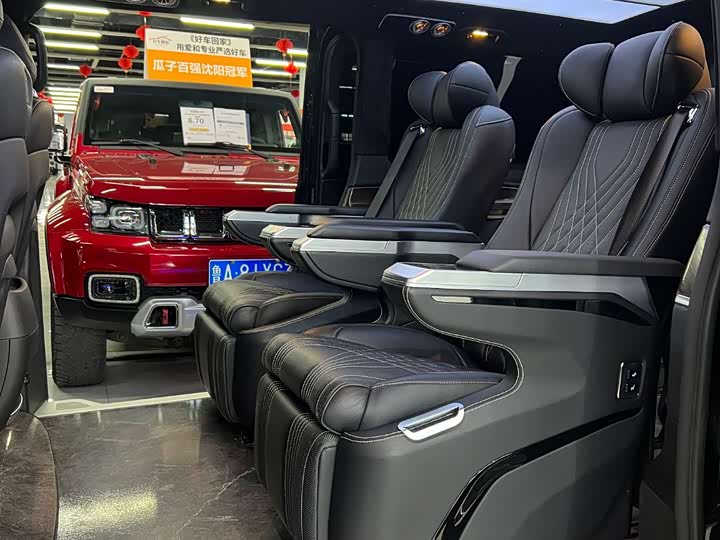 Фото 7 - Mercedes-Benz V-Class