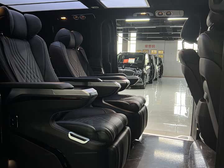 Фото 9 - Mercedes-Benz V-Class