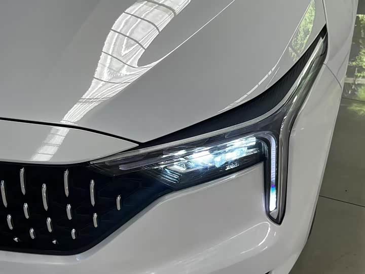 Фото 10 - Bestune B70