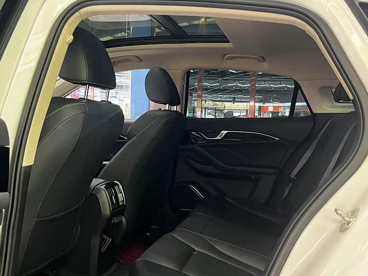 Фото 6 - Bestune B70