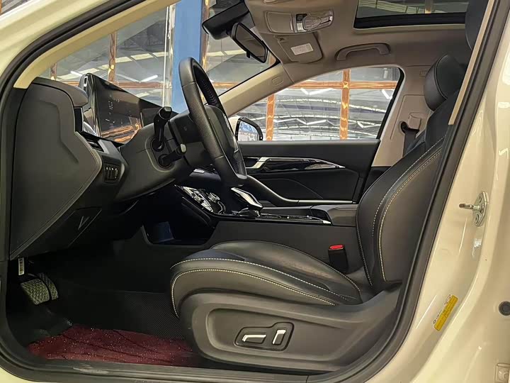 Фото 8 - Bestune B70