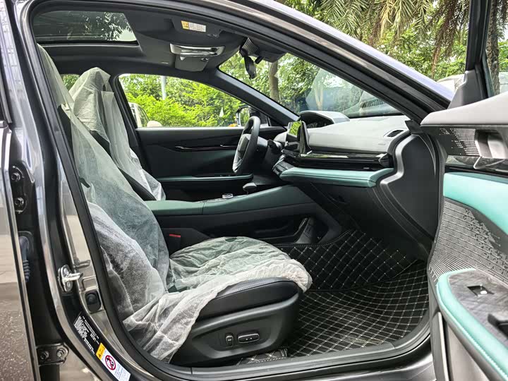 Фото 10 - Changan UNI-V Hybrid