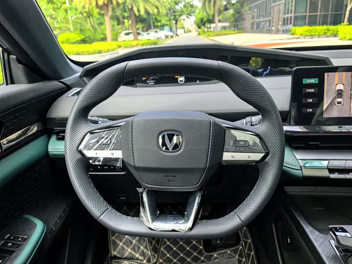 Фото 12 - Changan UNI-V Hybrid