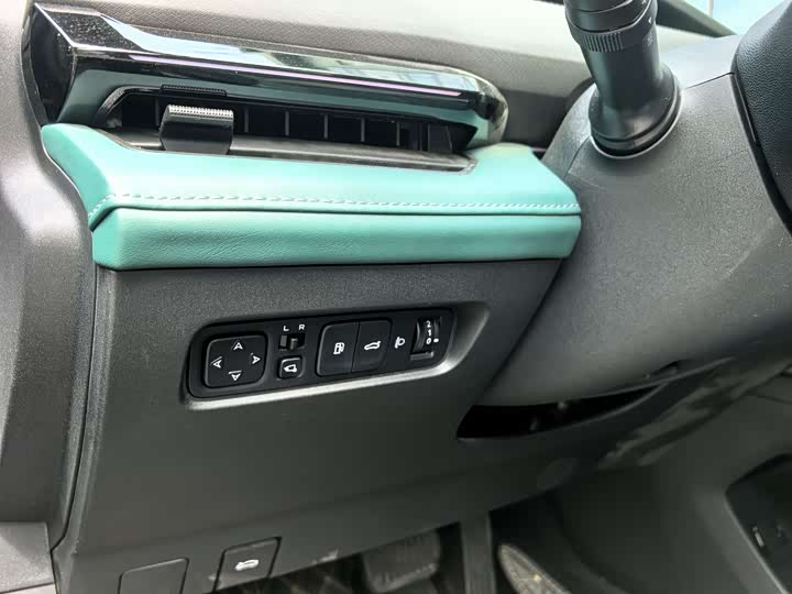 Фото 14 - Changan UNI-V Hybrid