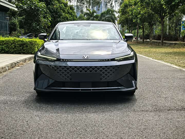 Фото 2 - Changan UNI-V Hybrid