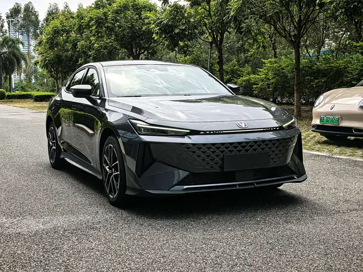 Фото 3 - Changan UNI-V Hybrid