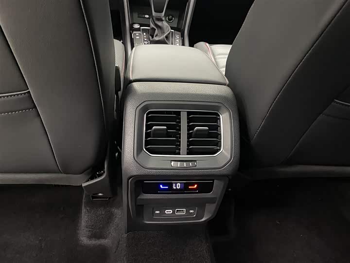 Фото 13 - Volkswagen Tiguan X