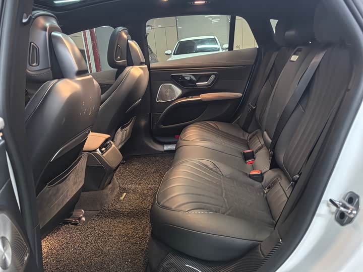 Фото 14 - Mercedes-Benz EQS