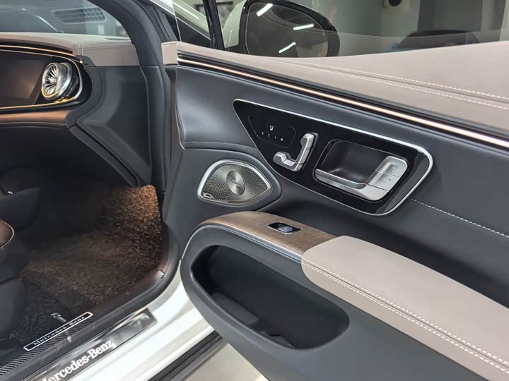 Фото 19 - Mercedes-Benz EQS