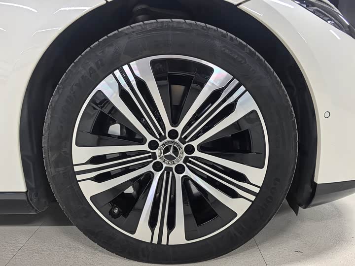 Фото 20 - Mercedes-Benz EQS