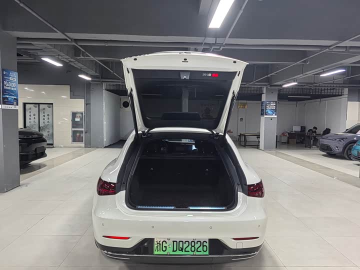 Фото 9 - Mercedes-Benz EQS