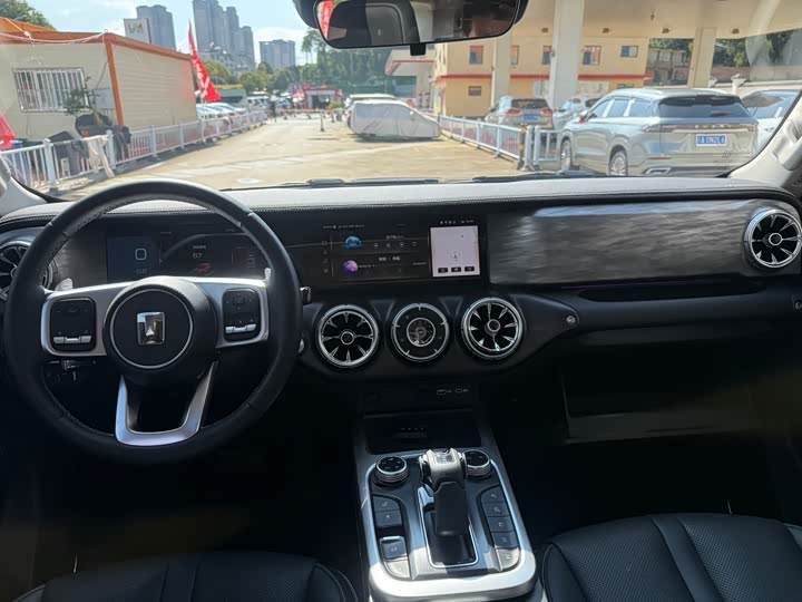 Фото 17 - Tank 300