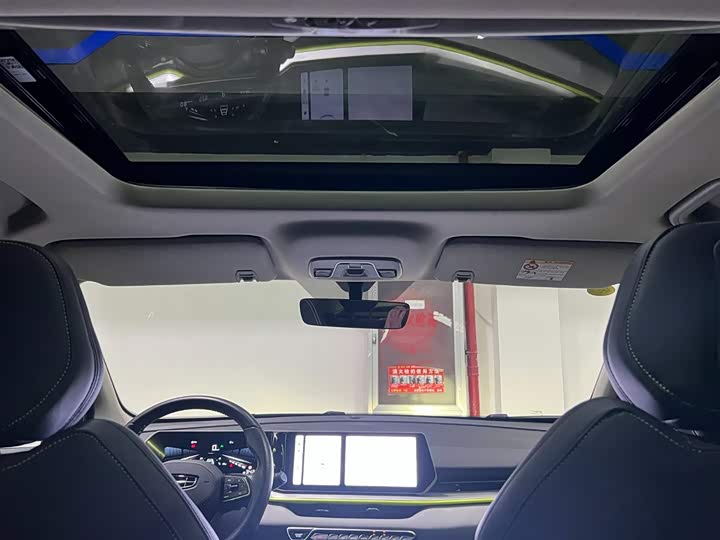 Фото 11 - Geely Coolray