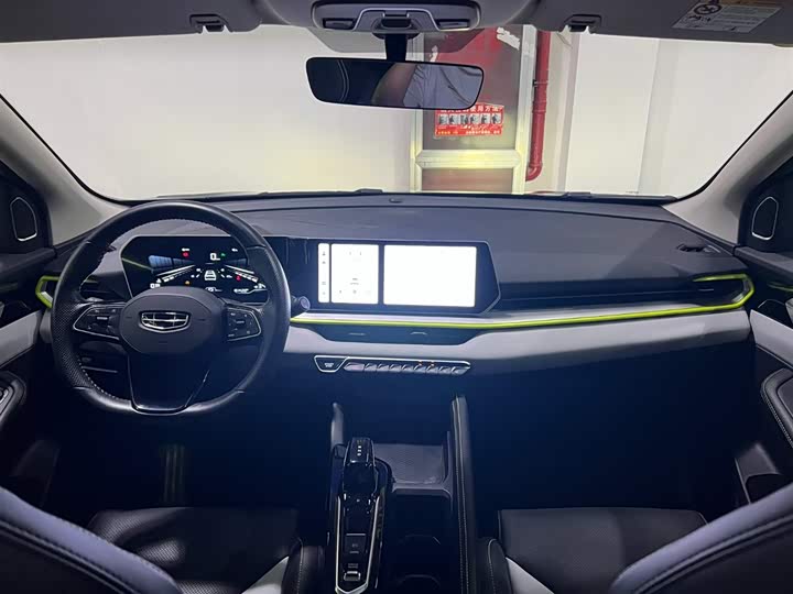 Фото 12 - Geely Coolray