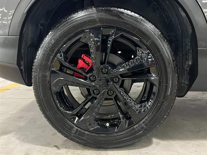 Фото 18 - Geely Coolray