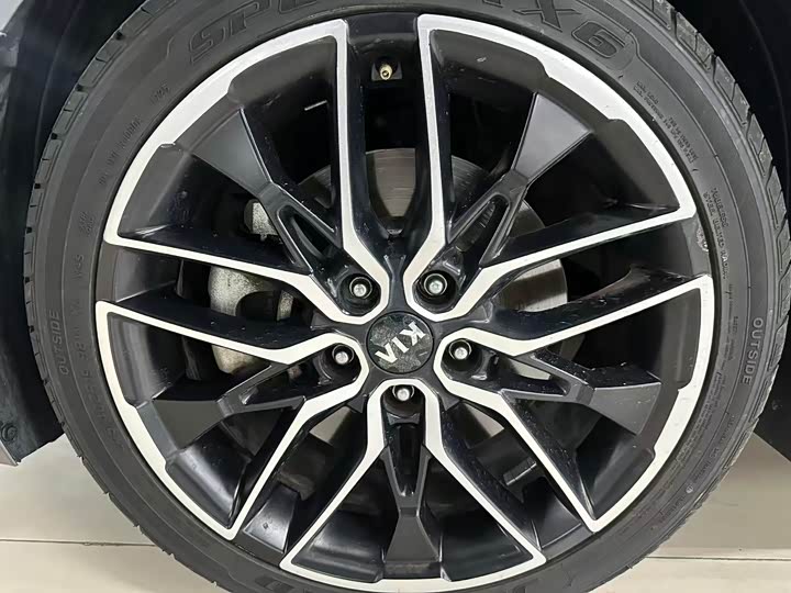 Фото 14 - Kia K5