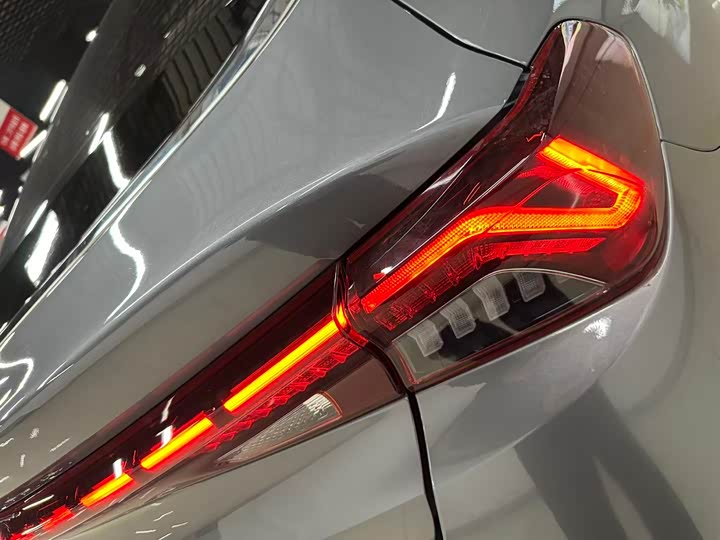 Фото 16 - Kia K5