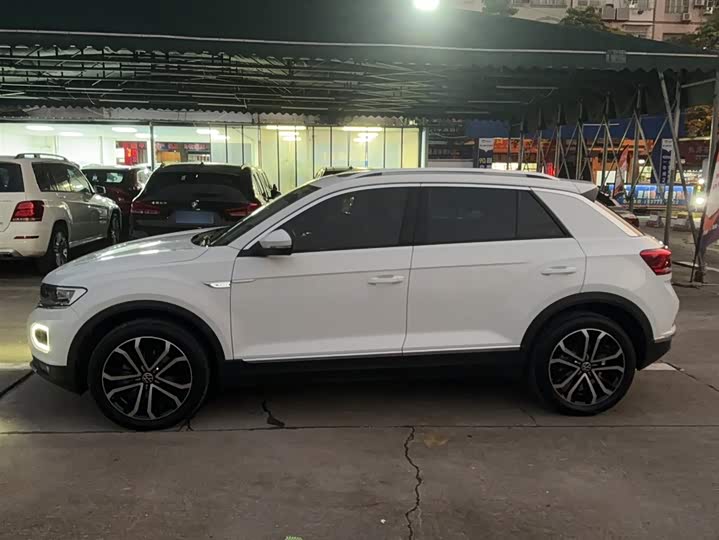 Фото 14 - Volkswagen T-Roc