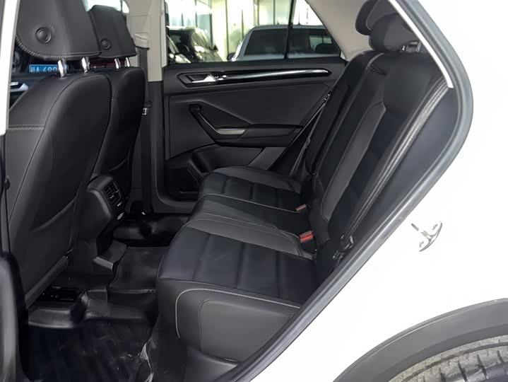 Фото 16 - Volkswagen T-Roc