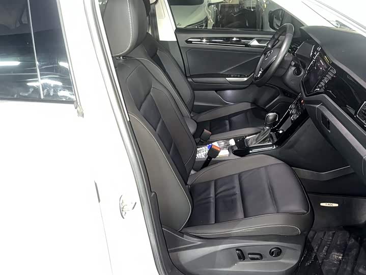 Фото 3 - Volkswagen T-Roc