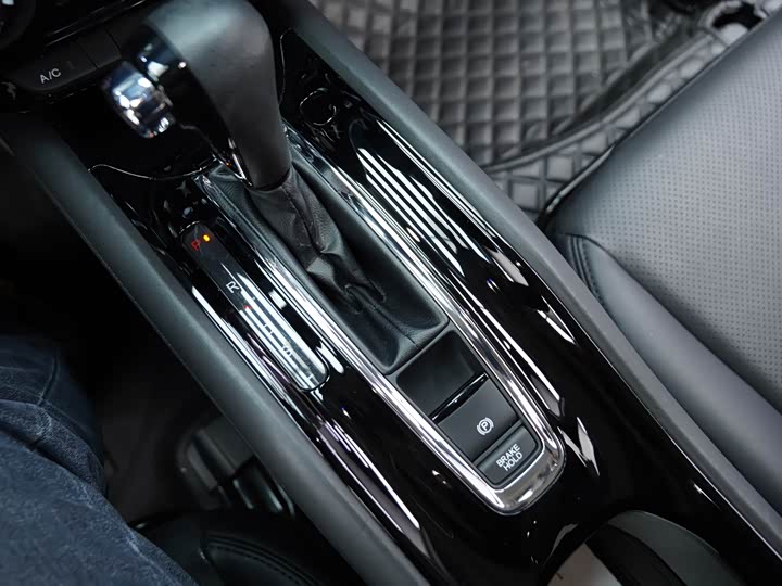 Фото 13 - Honda Vezel