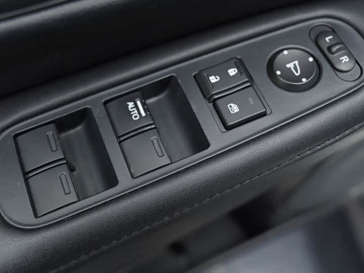 Фото 9 - Honda Vezel